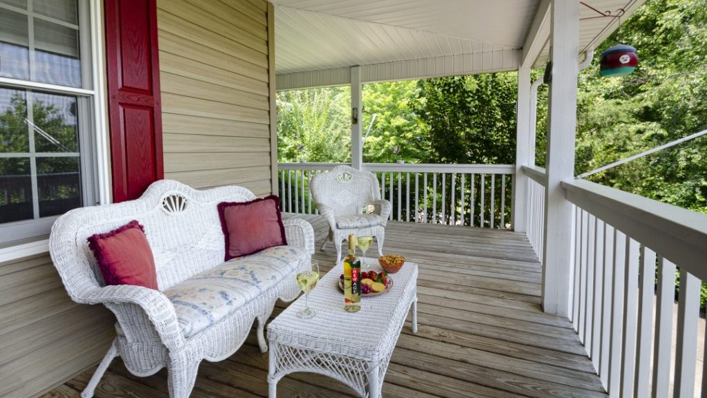 Carolina Crest Easy access with view! Lamplighter Realty